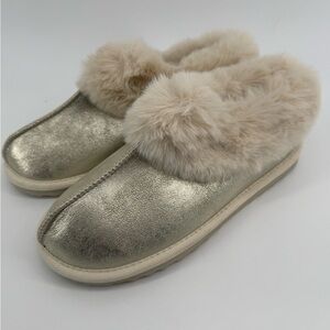 Metallic Gold Kids Sz 5 or Women's Sz 7 House Shoes  Cream Faux Fur Comfy NWOT